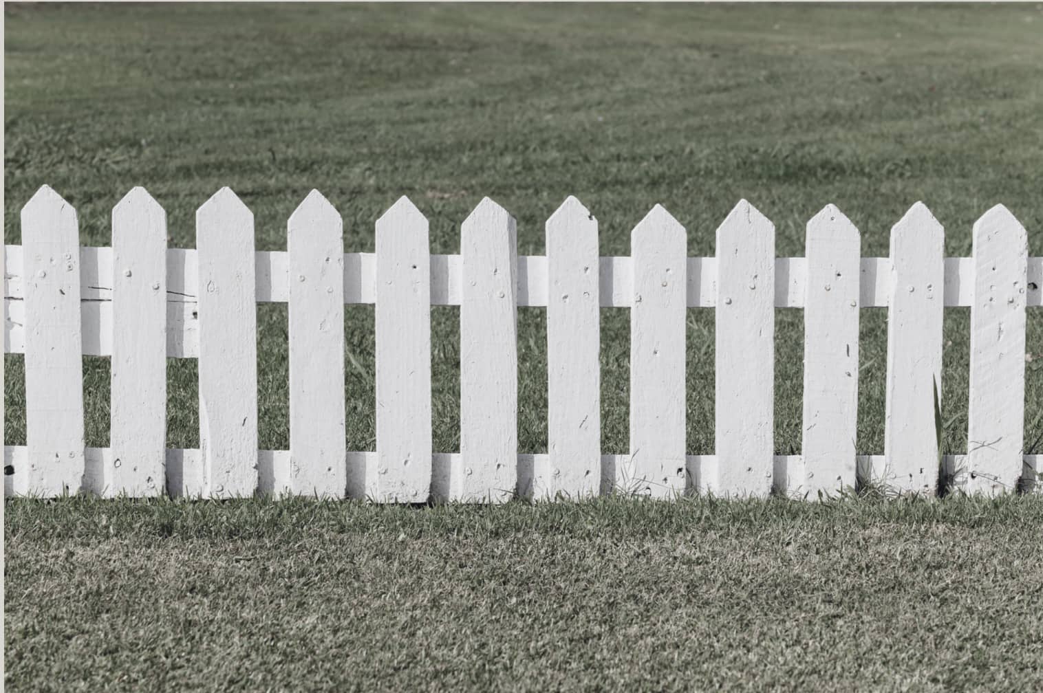 Har du svårt att sätta gränser? Komplett guide – symboliserad av ett vitt staket